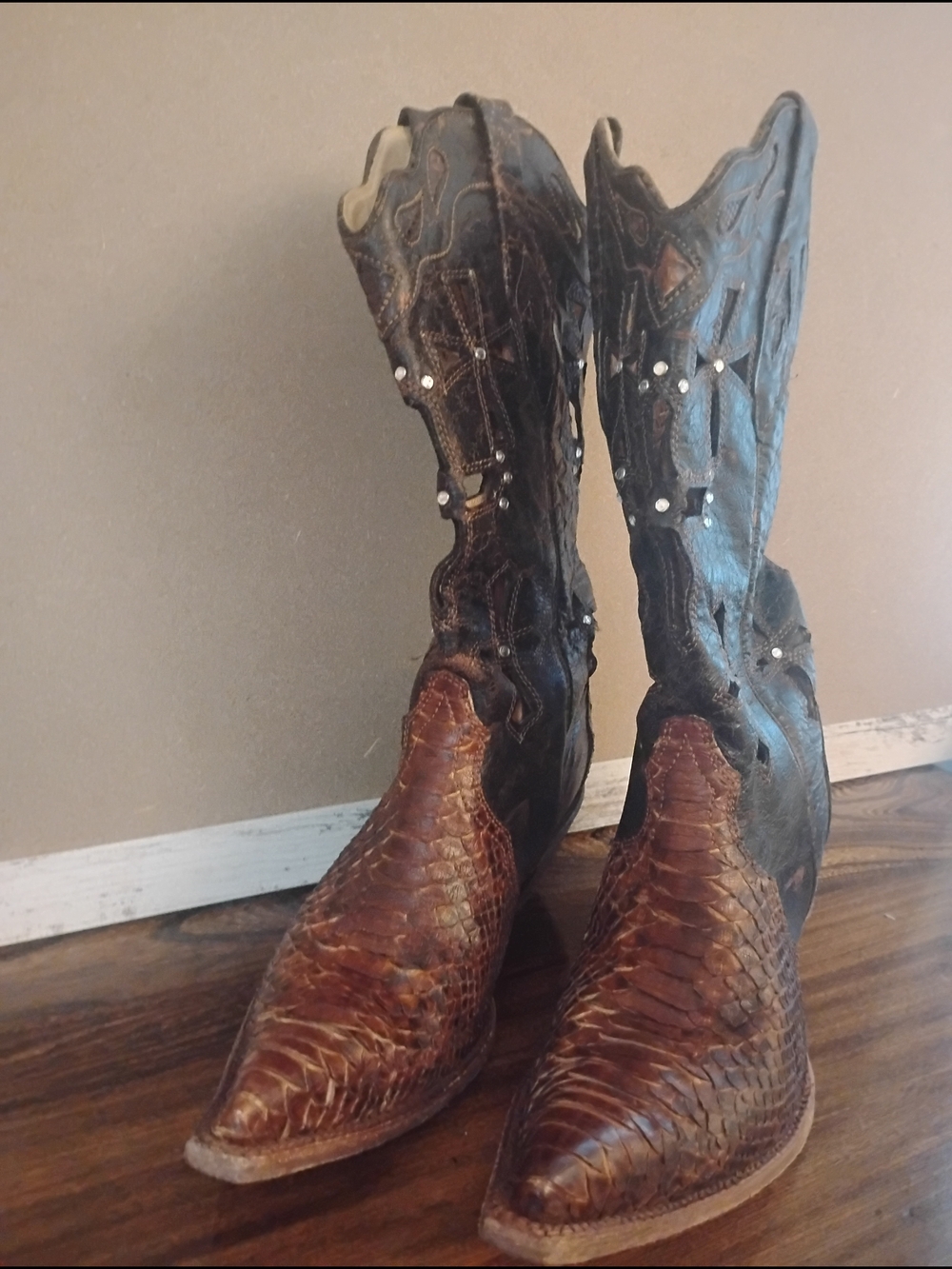 Corral Western Embossed Brown Leather Heeled Boots with Cutout Detail - Picture 2 of 7